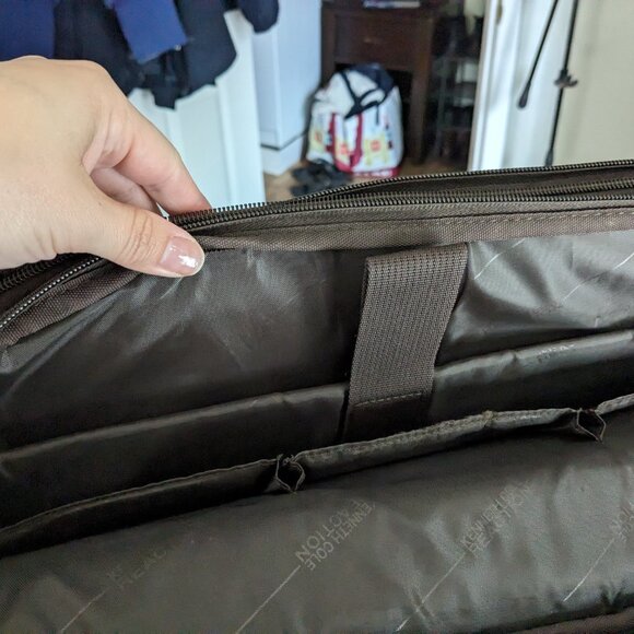 Kenneth Cole Reaction Messenger Bag Genuine LEATHER Laptop Briefcase - Picture 5 of 9